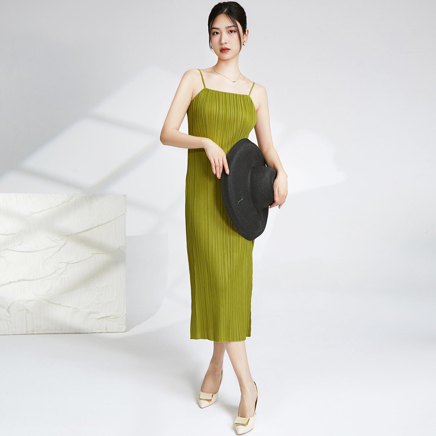 2025 suspender skirt design pleated dress women's summer new elegant temperament split-ended long dress