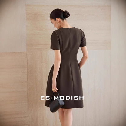 2025 ES MODISH Spring New Product Explosion  Hepburn Style Waist Crew Neck Dress Muse Fan Small Black Dress