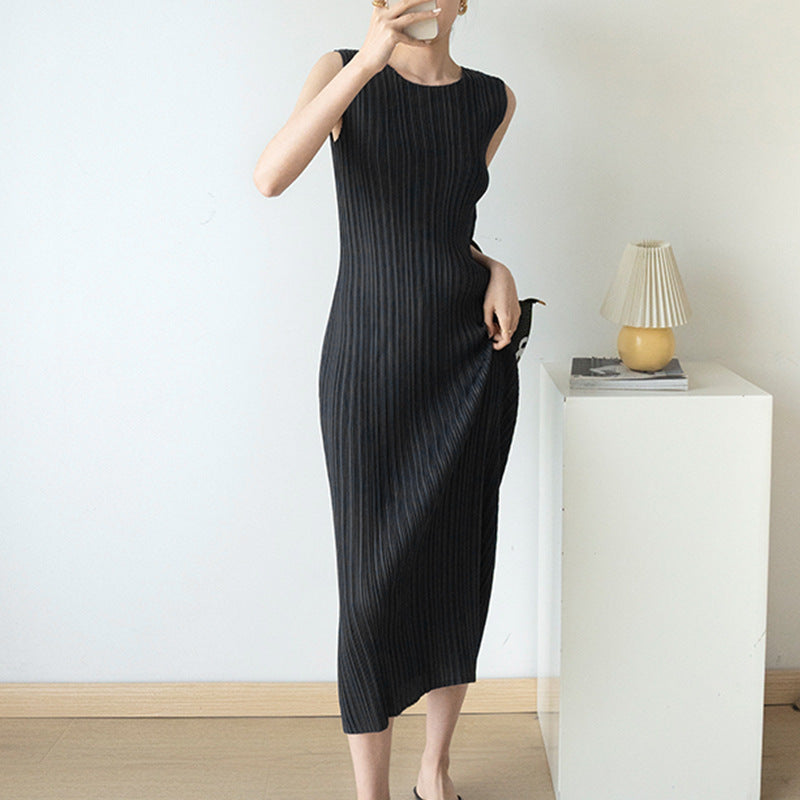 2025 sleeveless dress women's long new product thin fashion slim hip wrap long dress versatile pleated primer skirt