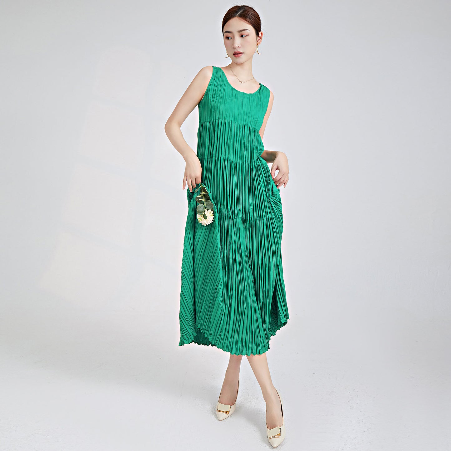 2025 Women's summer dress round neck sleeveless loose drape medium and long a-shaped skirt elegant dress skirt pleated skirt