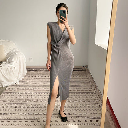 2025 temperament pleated dress women's high-end sense slim-fitting summer new design sense niche split hip skirt