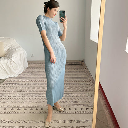 2025 hot-selling pleated dress women's short-sleeved long skirt summer new temperament high elasticity and thin medium and long skirt