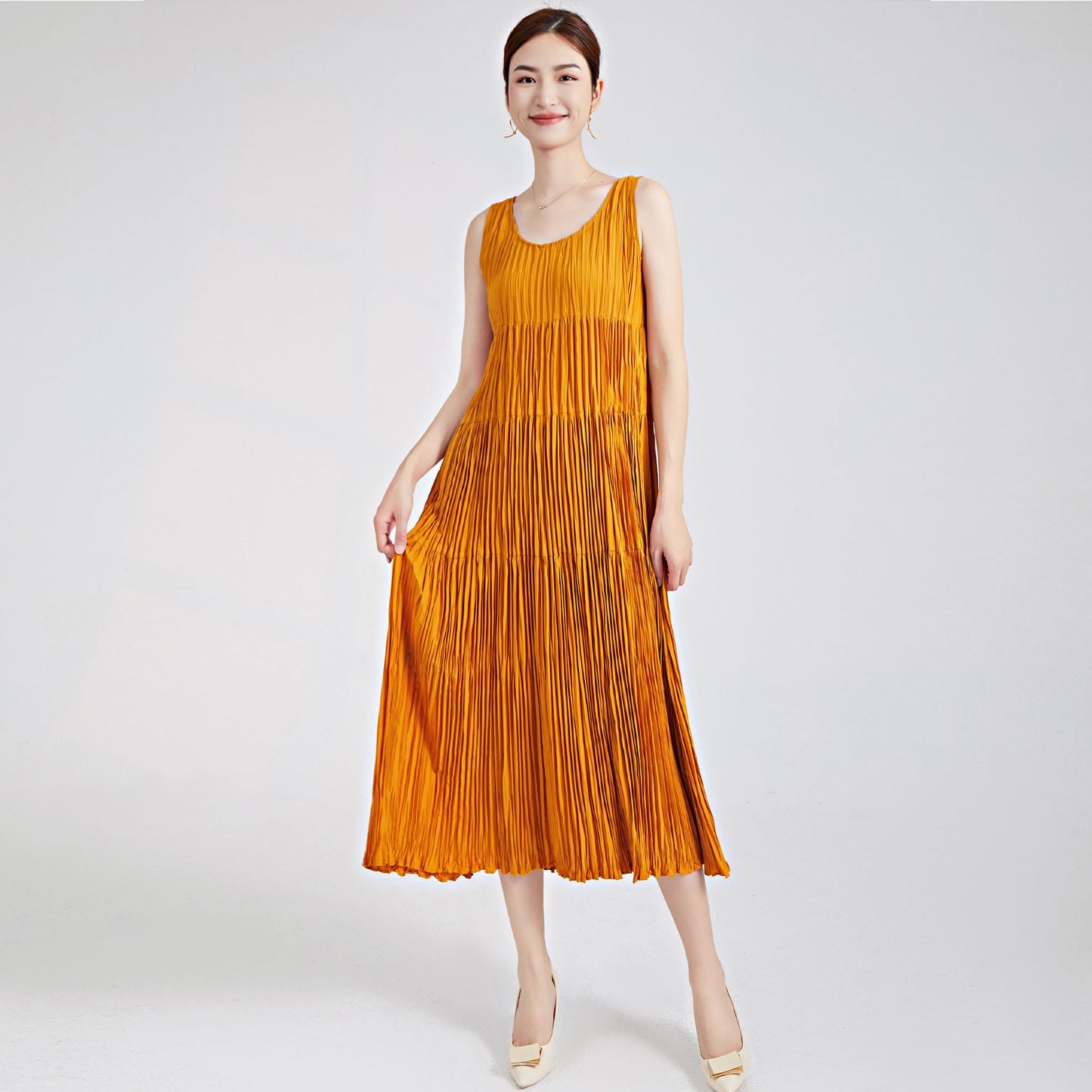 2025 Women's summer dress round neck sleeveless loose drape medium and long a-shaped skirt elegant dress skirt pleated skirt