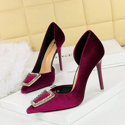 2025 1363-K39 Temperament banquet high heels thin heel shallow mouth pointed metal buckle Xishi velvet side empty super high heel single shoes