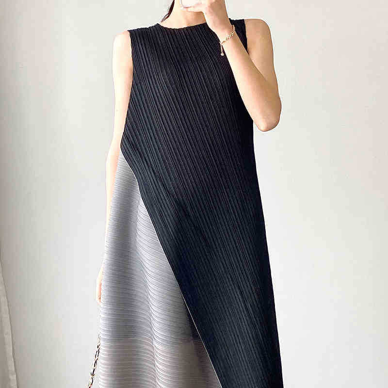 2025 hot-selling dress, high-end sense, light luxury, textured, fashionable, contrasting colors, loose large-size pleated a-word skirt tide