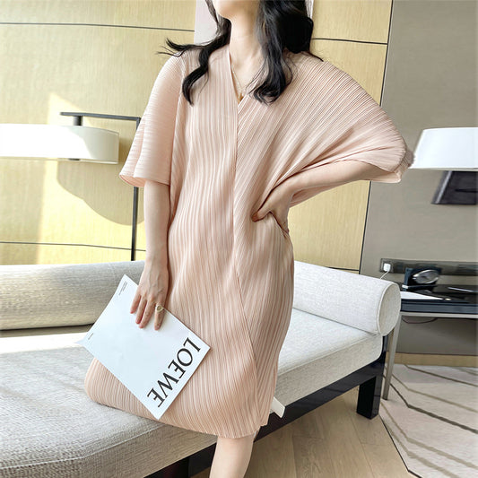 2025 Pleated dress women's high-end fashion loose simple spring and summer new bat sleeve skirt medium and long