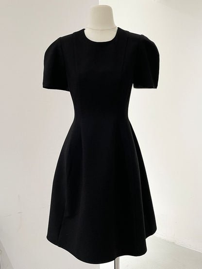 2025 ES MODISH Spring New Product Explosion  Hepburn Style Waist Crew Neck Dress Muse Fan Small Black Dress