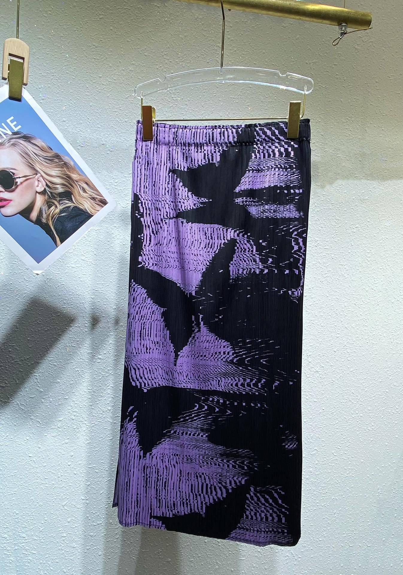 2025 Folded skirt women's hip skirt summer new Xiaohongshu hot sale retro Mizhai straight skirt