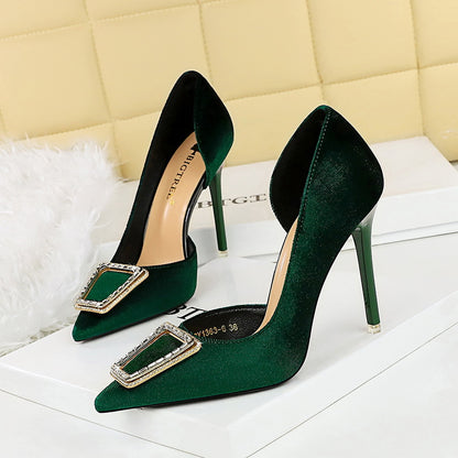 2025 1363-K39 Temperament banquet high heels thin heel shallow mouth pointed metal buckle Xishi velvet side empty super high heel single shoes