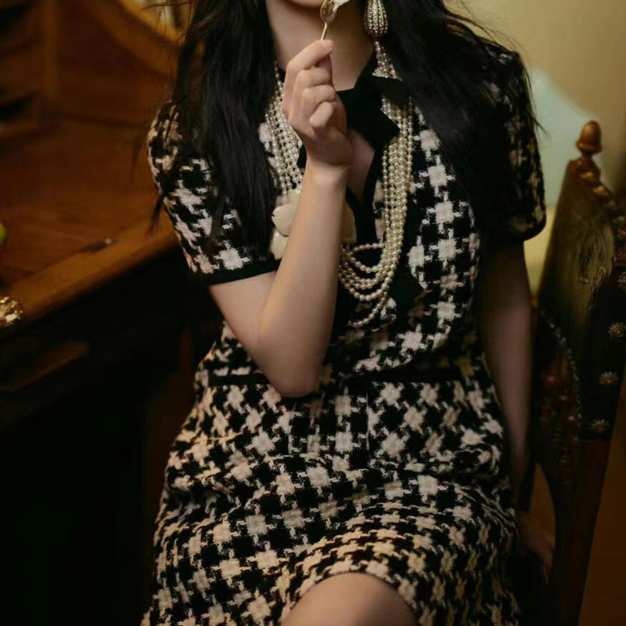 2025 Yang Zi has the same small fragrant style, elegant temperament, black and white thousand birds plaid short-sleeved bow dress.