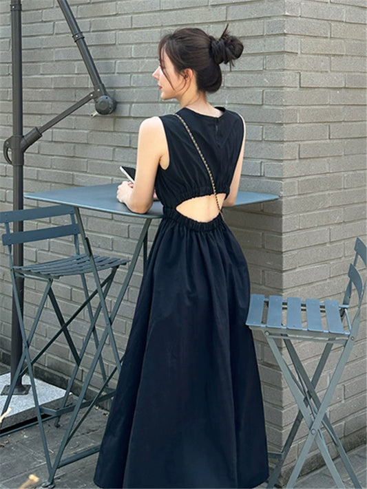 Black Hepburn  sleeveless dress for women's summer temperament, waist and thin design, backless medium and long skirt