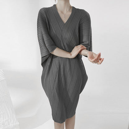 2025 Pleated dress women's high-end fashion loose simple spring and summer new bat sleeve skirt medium and long