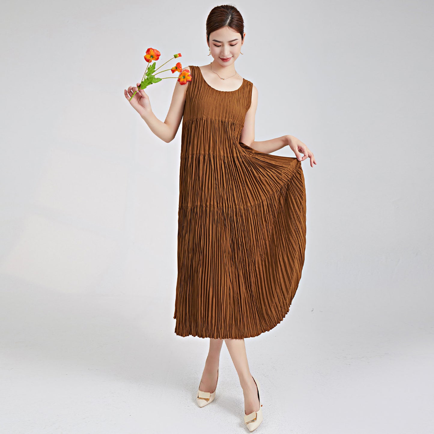 2025 Women's summer dress round neck sleeveless loose drape medium and long a-shaped skirt elegant dress skirt pleated skirt