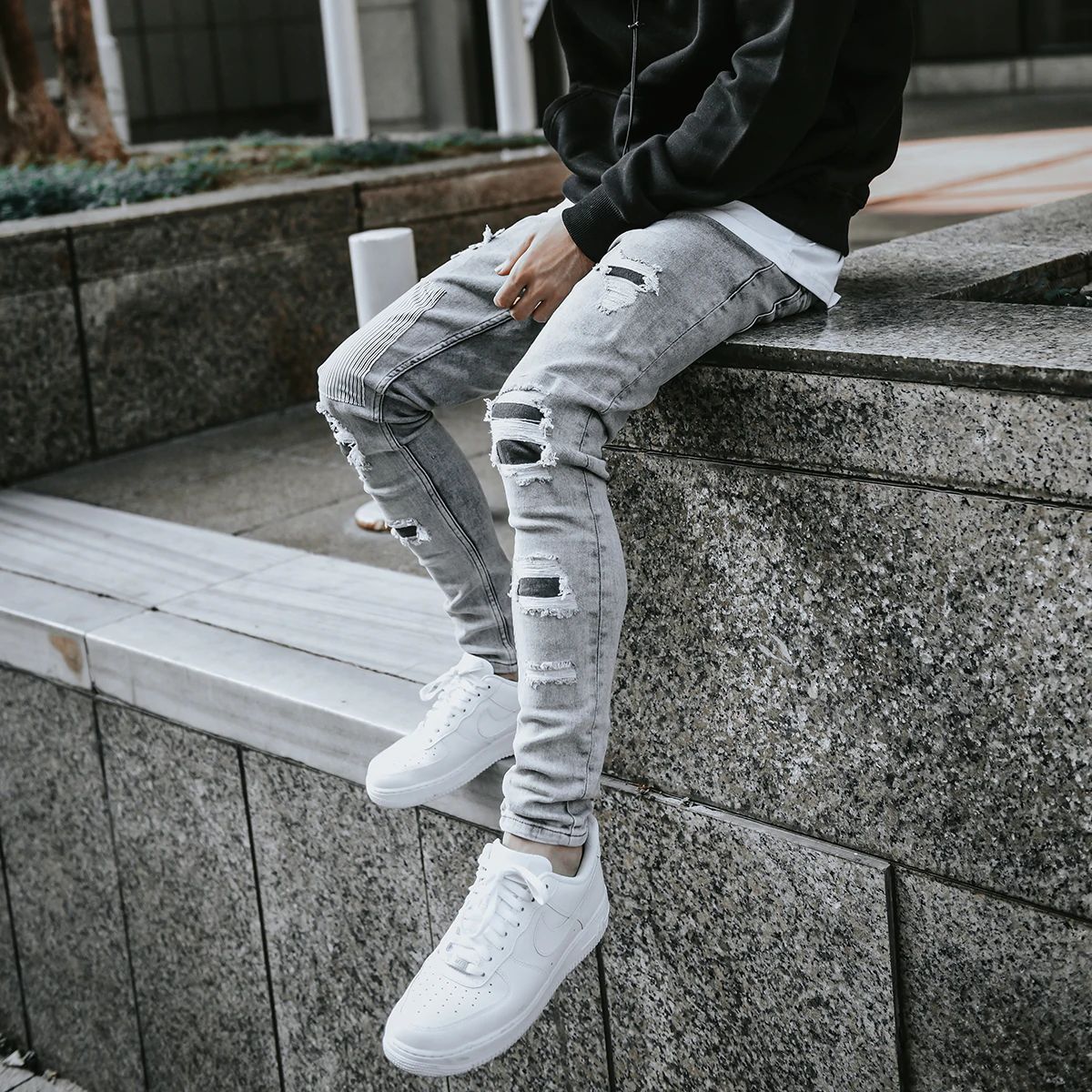 2025 Popularan, 2025n autumn and winter men's ripped and thin skinny jeans pants Popularan station INS explosion ripped patch pants