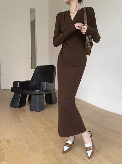 2025 Brown long-sleeved knitted dress women's popular spring new slim-fitting and thin bottom hip-wrapped skirt