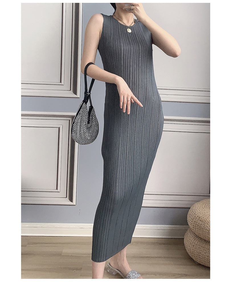 2025 sleeveless dress women's long new product thin fashion slim hip wrap long dress versatile pleated primer skirt