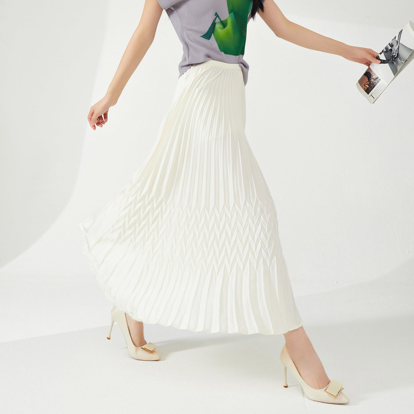 2025 Shenzhen Nanyou high-end women's skirt elastic waist loose pendulum temperament commuting versatile three house pleated skirt tide