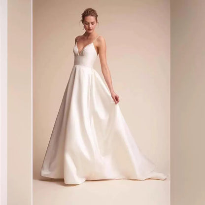 2025 Travel photography light wedding dress  new V-shaped suspender satin wedding dress simple trailing bride toasting dress art photo