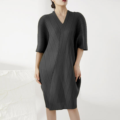 2025 Pleated dress women's high-end fashion loose simple spring and summer new bat sleeve skirt medium and long