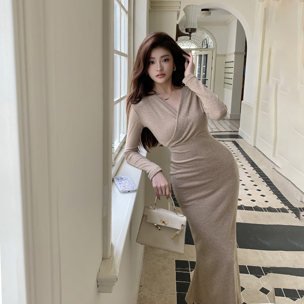 2025 Cross V-neck long-sleeved dress for women's autumn and winter new velvet slim-fitting straps slim hip-wrapped skirt, bottom long skirt