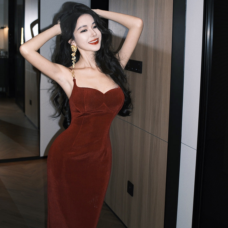 2025 Engagement Birthday Dress High-end Light Luxury Niche Party Toast Clothing New Year's Clothing Red Velvet Suspender Dress
