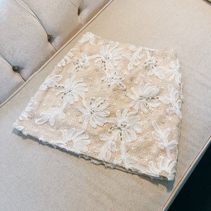 2025 retro light luxury three-dimensional disc flower pearl embroidery lace hip skirt Xiaoxiang celebrity temperament skirt