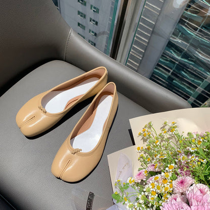 2025 Cowhide version~ 2025 new shoes of the same style, genuine leather pig's trotters, split-toed shoes, personalized shallow mouth flat-soled loafers, women's single shoes