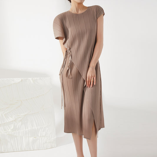 2025 Pleated dress temperament medium and long irregular design sense lace-up short sleeve loose high-end medium and long skirt
