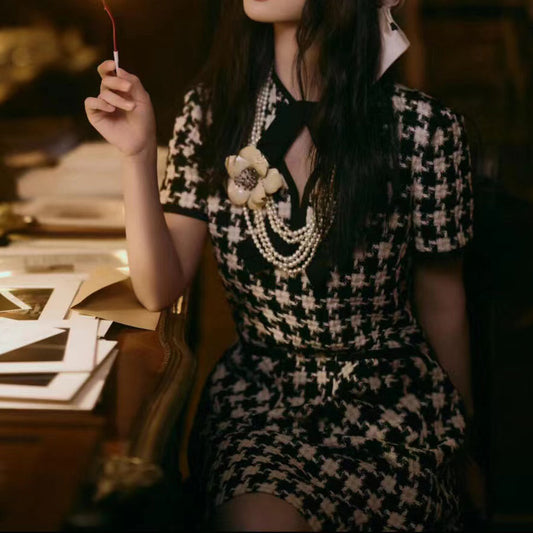 2025 Yang Zi has the same small fragrant style, elegant temperament, black and white thousand birds plaid short-sleeved bow dress.