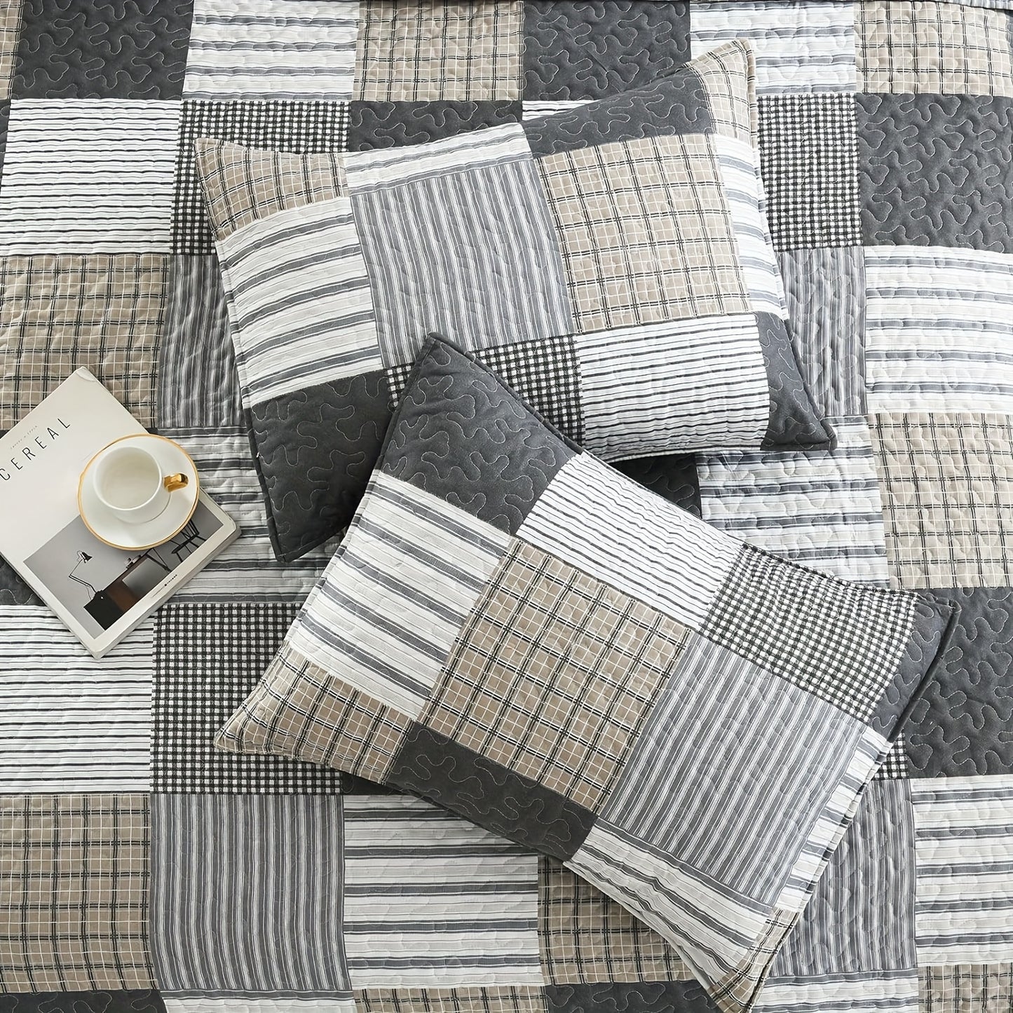 Patchwork Bedding Set: 3-Piece Floral Quilted Bed Cover/Bedspread with 2 Pillowcases, Soft and Breathable, Perfect for a Comfortable Bedroom Decor