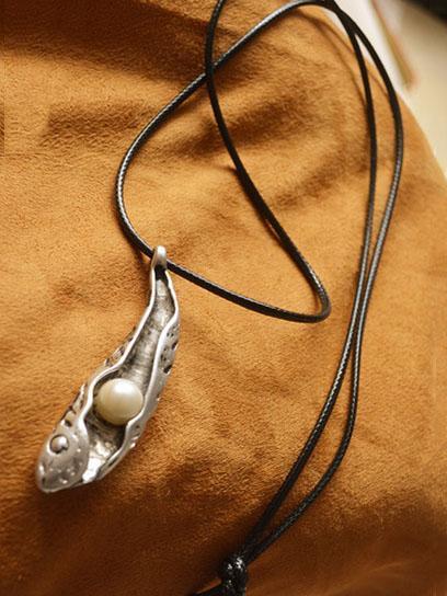 xakxx Vintage Pea pod Necklace