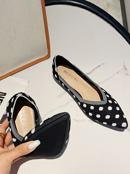 xakxx Contrast Color Pointed-Toe Polka-Dot V-Cut Low Heels Flat Shoes