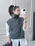 xakxx xakxx- artistic cashmere vest is free and easy to look at, with a sense of design. Wool turtleneck knit.