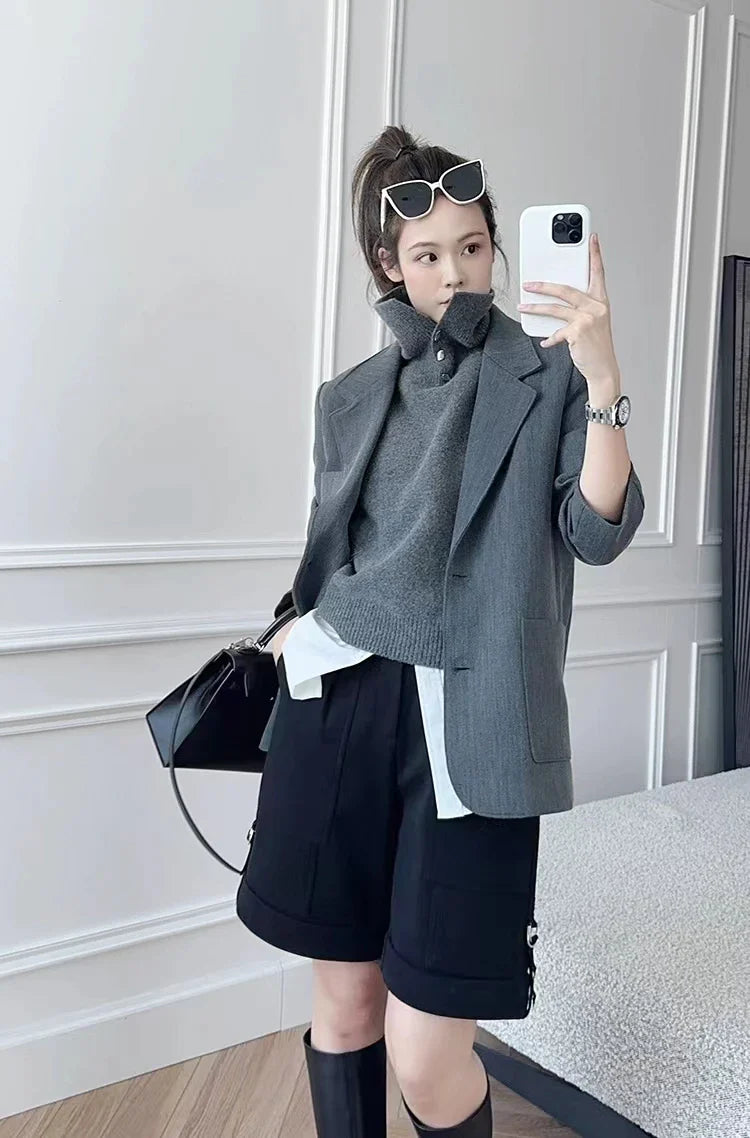 xakxx xakxx- artistic cashmere vest is free and easy to look at, with a sense of design. Wool turtleneck knit.