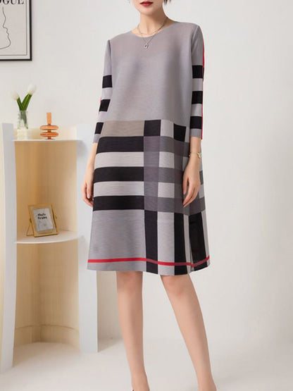 xakxx A-Line Loose Contrast Color Plaid Pleated Round-Neck Mini Dresses