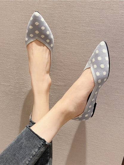 xakxx Contrast Color Pointed-Toe Polka-Dot V-Cut Low Heels Flat Shoes